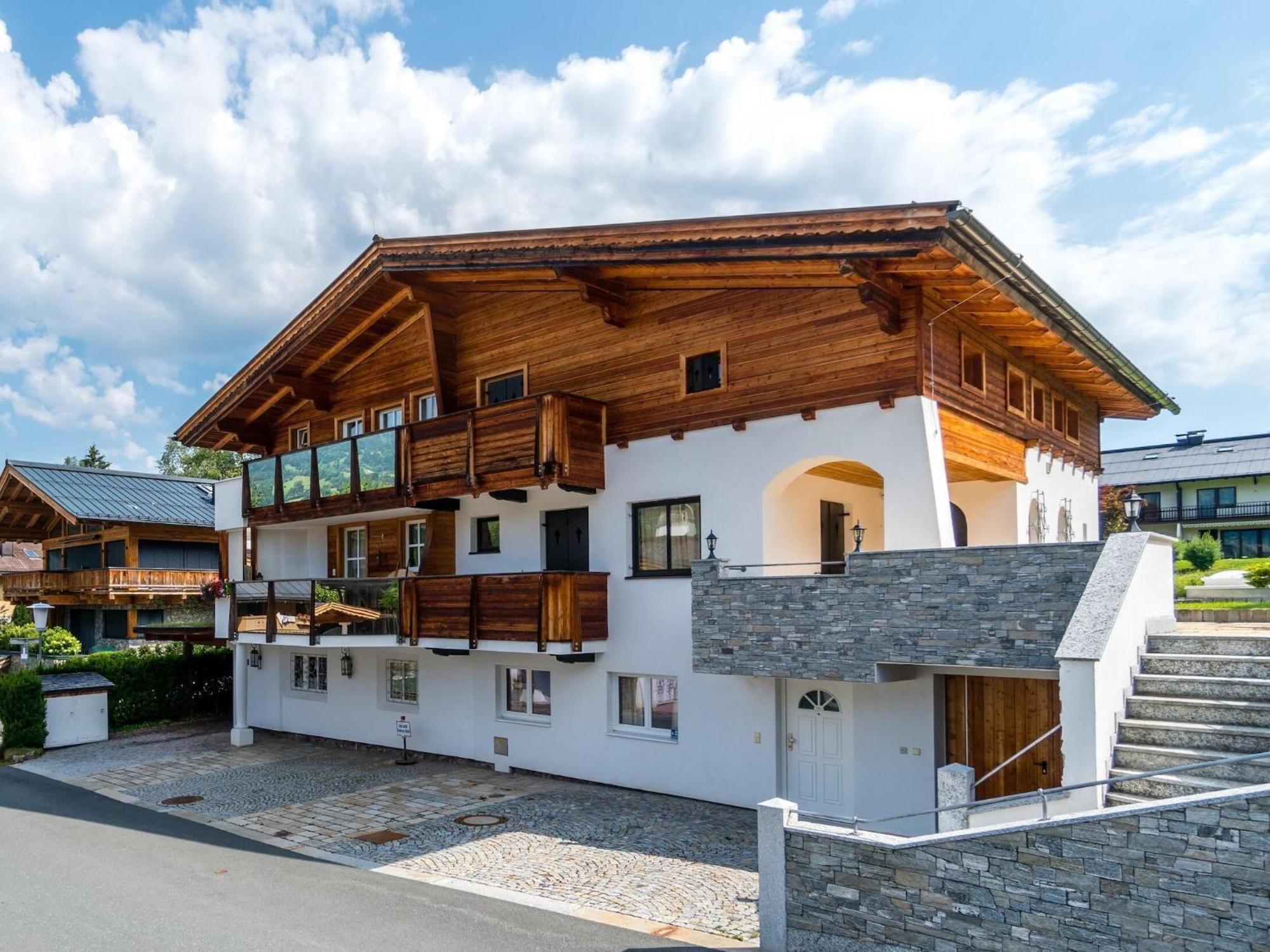 Apartment Near The Hahnenkamm Cable Car Kitzbühel Eksteriør bilde