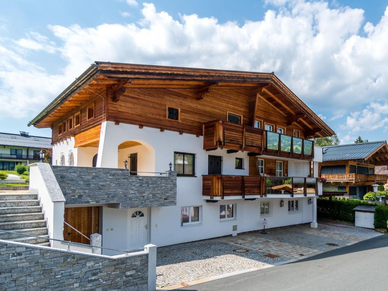 Apartment Near The Hahnenkamm Cable Car Kitzbühel Eksteriør bilde