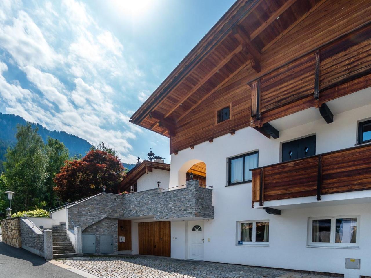 Apartment Near The Hahnenkamm Cable Car Kitzbühel Eksteriør bilde